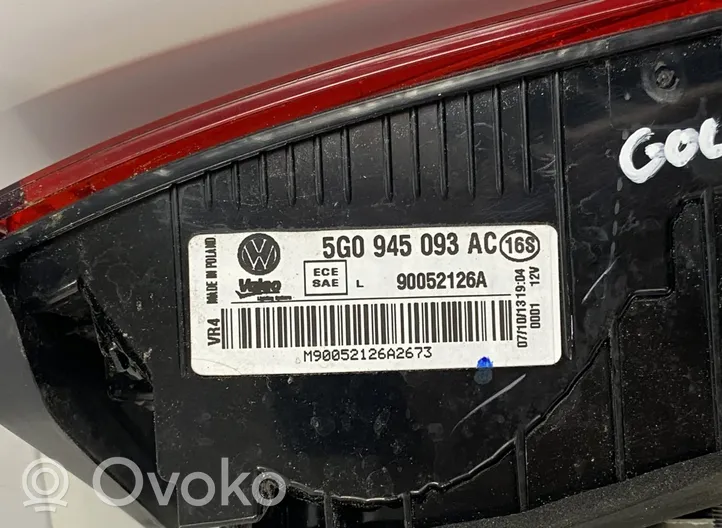 Volkswagen Golf VII Lampy tylnej klapy bagażnika 90052126A