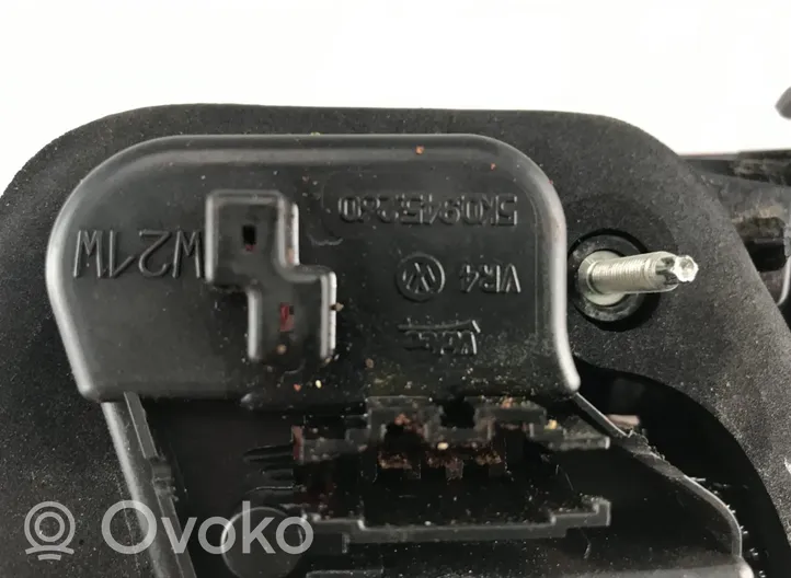 Volkswagen Golf VI Lampy tylnej klapy bagażnika 5K0945108