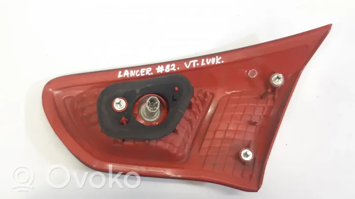 Mitsubishi Lancer X Lampy tylnej klapy bagażnika 132-87977