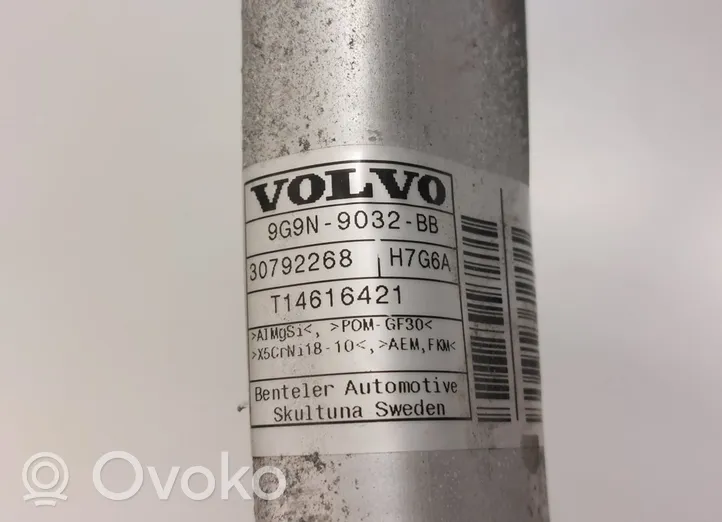 Volvo S60 Tuyau de remplissage de réservoir de carburant 30792268