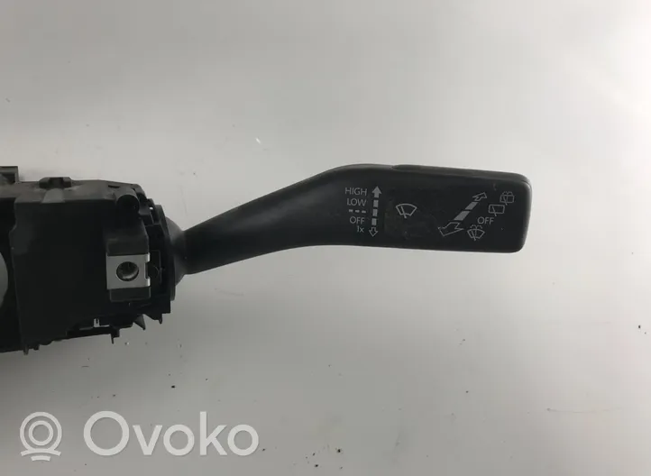 Skoda Citigo Pyyhkimen/suuntavilkun vipukytkin 10137725-00