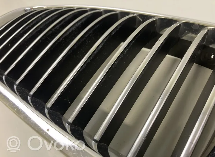 BMW 5 F10 F11 Atrapa chłodnicy / Grill 51137200728