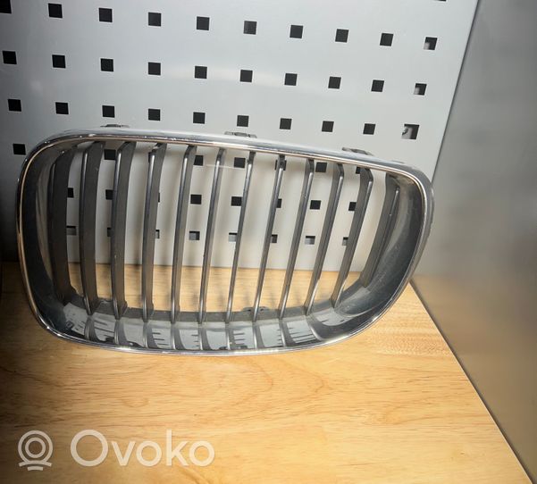 BMW 1 E81 E87 Grille calandre supérieure de pare-chocs avant 7179655