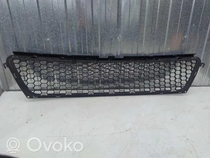 Dacia Sandero Front grill 8200735103