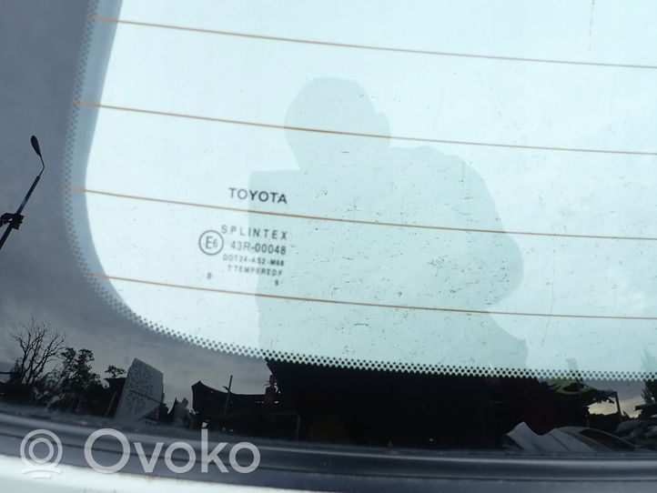 Toyota Avensis T220 Задняя крышка (багажника) 