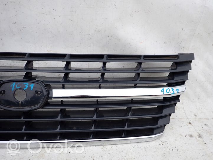 Toyota Hiace (H200) Grille calandre supérieure de pare-chocs avant 5311126380