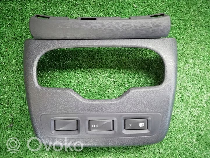 Dacia Dokker Radio/GPS head unit trim 275009445R