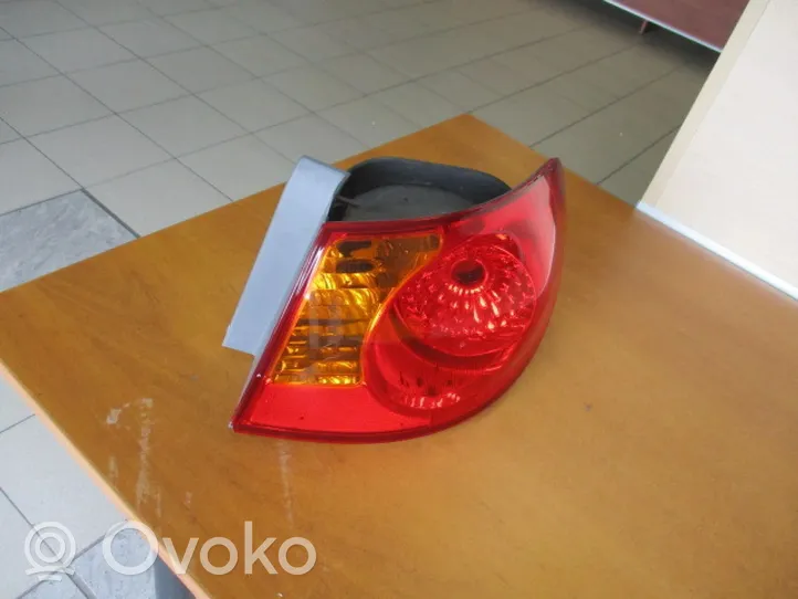 Hyundai Elantra Aizmugurējais lukturis virsbūvē 