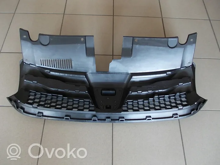 Dacia Sandero Front grill 