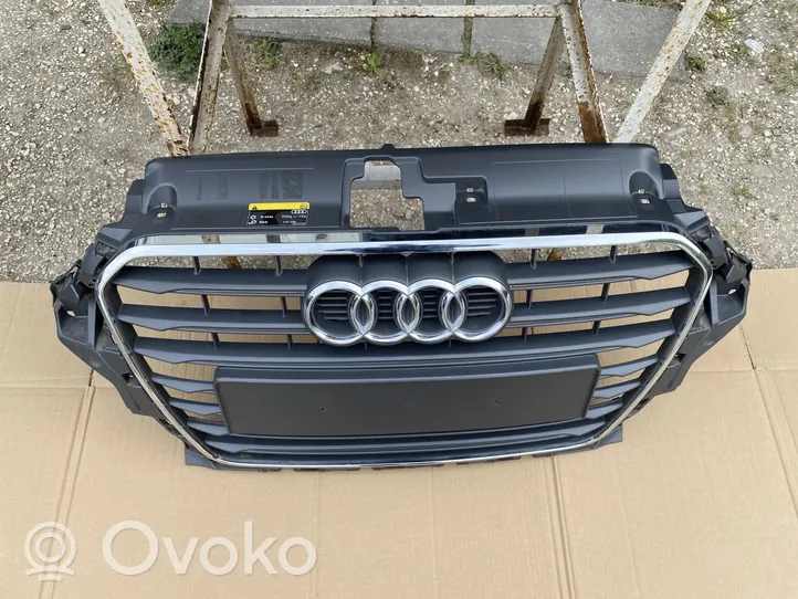 Audi A3 8Y Передняя решётка 8V5853651