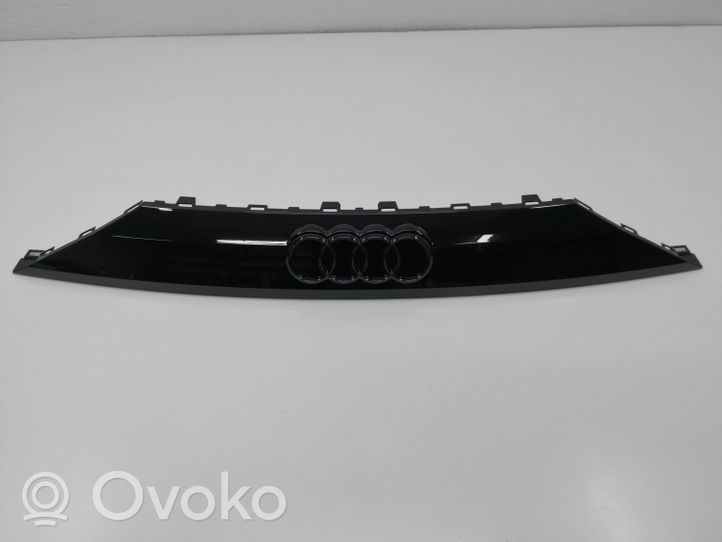 Audi Q8 Éclairage de plaque d'immatriculation 4M8853236