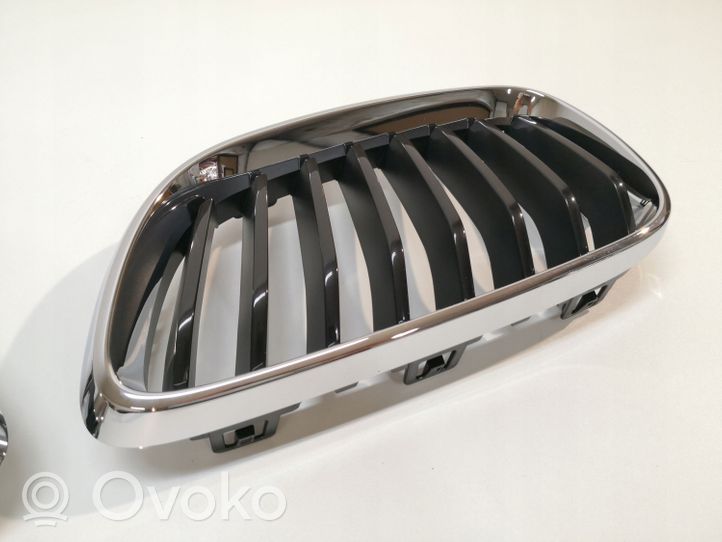 BMW 2 F22 F23 Grille calandre supérieure de pare-chocs avant 7295522