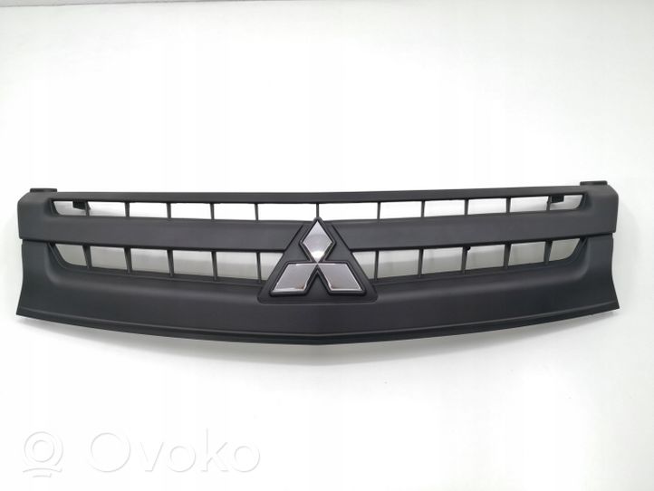 Mitsubishi L200 Maskownica / Grill / Atrapa górna chłodnicy Z5884489S