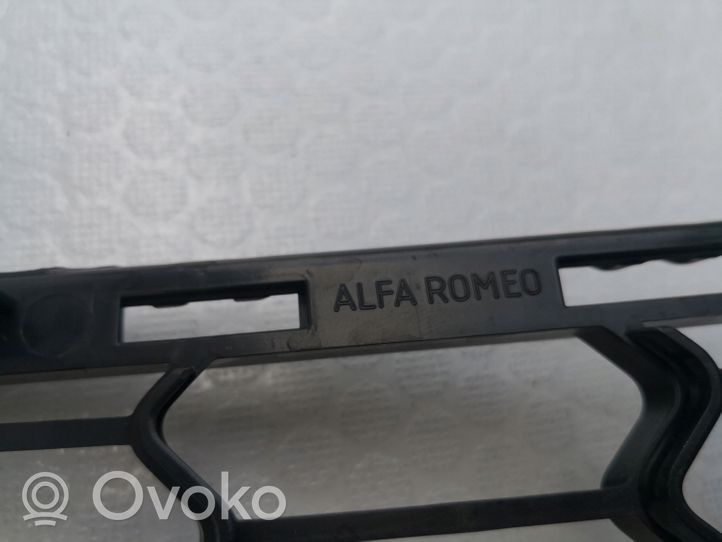 Alfa Romeo Giulietta Grille inférieure de pare-chocs avant 156085891