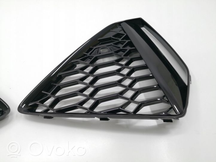 Audi RS6 C8 Grille inférieure de pare-chocs avant 4K8807681D