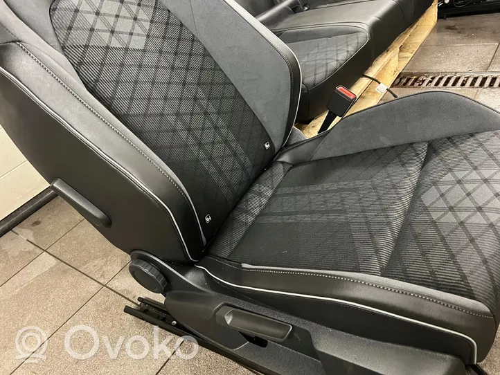 Volkswagen Golf VIII Seat set 