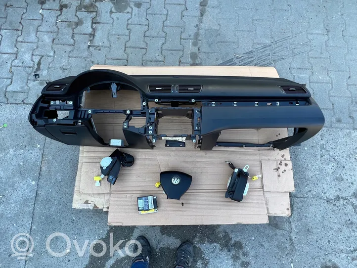 Volkswagen PASSAT B6 Dashboard 1K0971584L