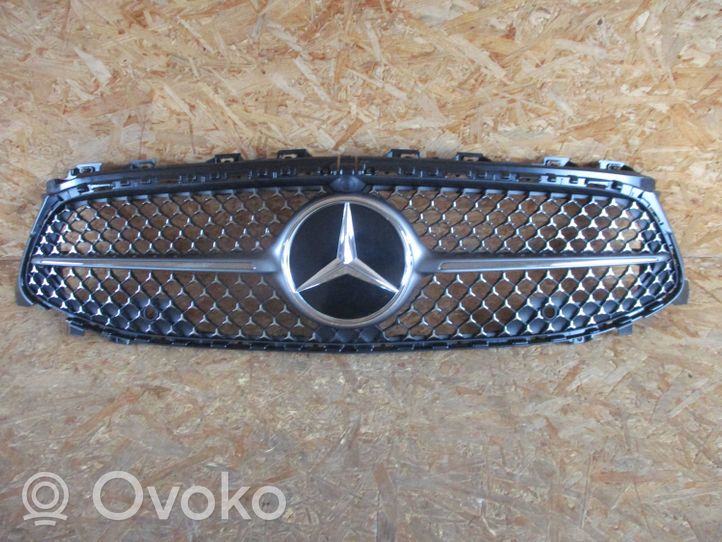 Mercedes-Benz CLA C118 X118 Grille calandre supérieure de pare-chocs avant A1188883800