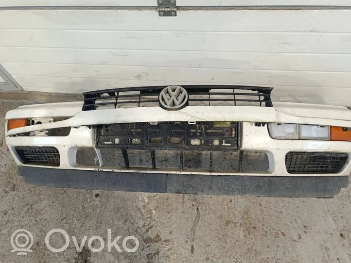 Volkswagen Golf III Zderzak przedni 