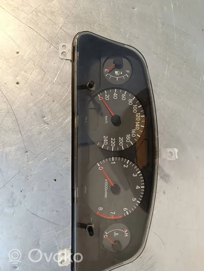 Toyota Avensis T220 Speedometer (instrument cluster) 