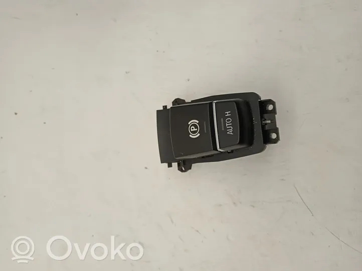 BMW X6 F16 Przycisk / Włącznik hamulca ręcznego 6822520