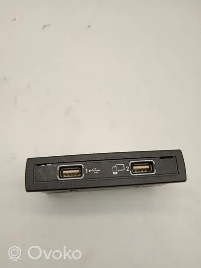 Mercedes-Benz GLE (W166 - C292) USB socket connector A1728202000