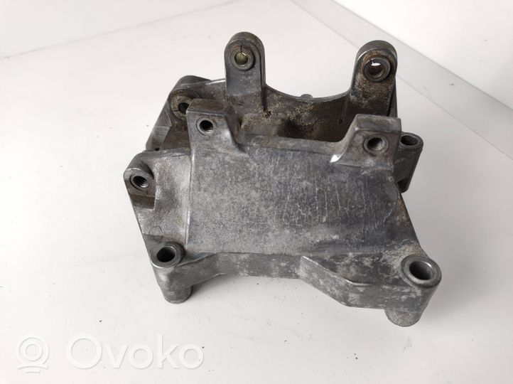 Saab 9000 CS Support de pompe de direction assistée 7593049