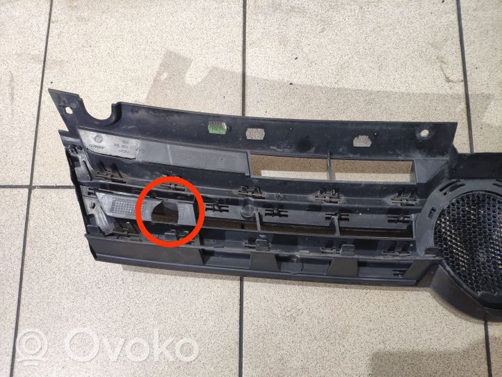 Volkswagen Touareg II Maskownica / Grill / Atrapa górna chłodnicy 7P6853651A