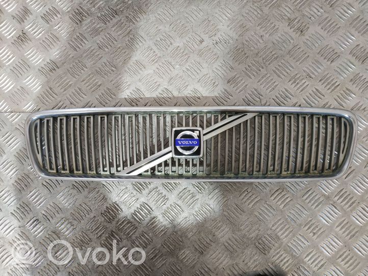 Volvo V50 Front bumper upper radiator grill 08678680