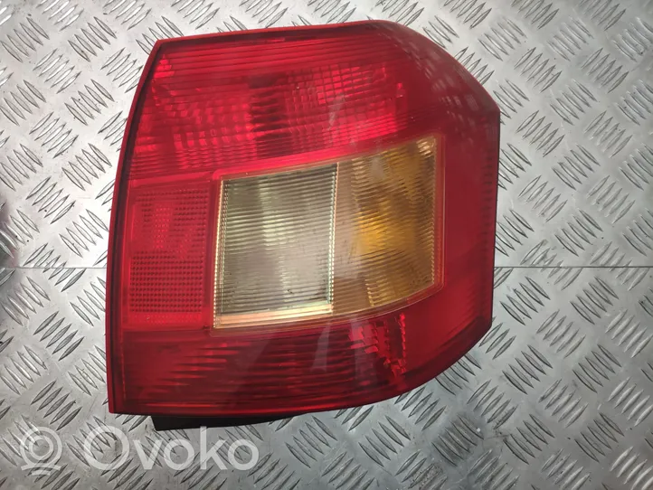 Toyota Corolla E120 E130 Lampa tylna 0251