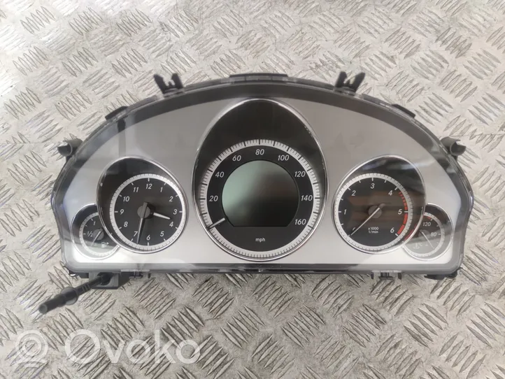 Mercedes-Benz E A207 Tachimetro (quadro strumenti) A2129001508