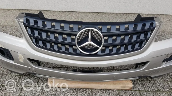 Mercedes-Benz ML W164 Zderzak przedni 