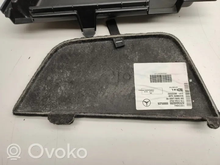 Mercedes-Benz C W205 Kita bagažinės apdailos detalė A2056840206