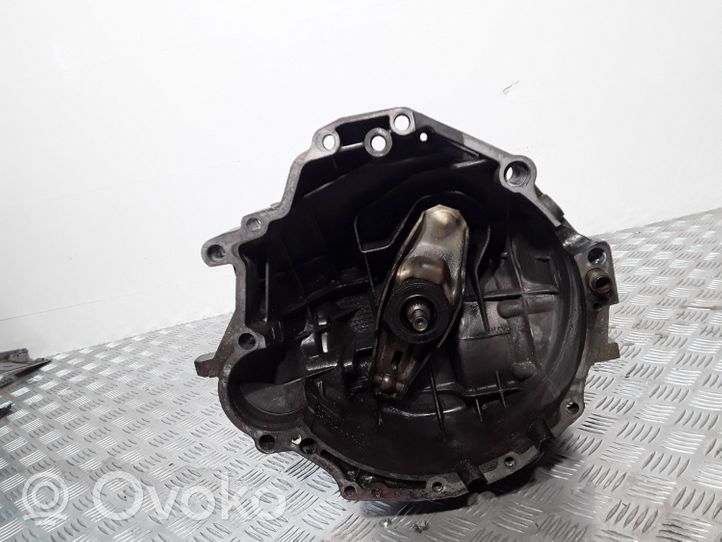 Audi A4 S4 B6 8E 8H Mehāniska 5 ātrumu pārnesumkārba 012301211AC