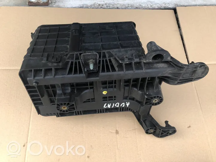 Audi A3 S3 8P Vassoio scatola della batteria 1K0915336