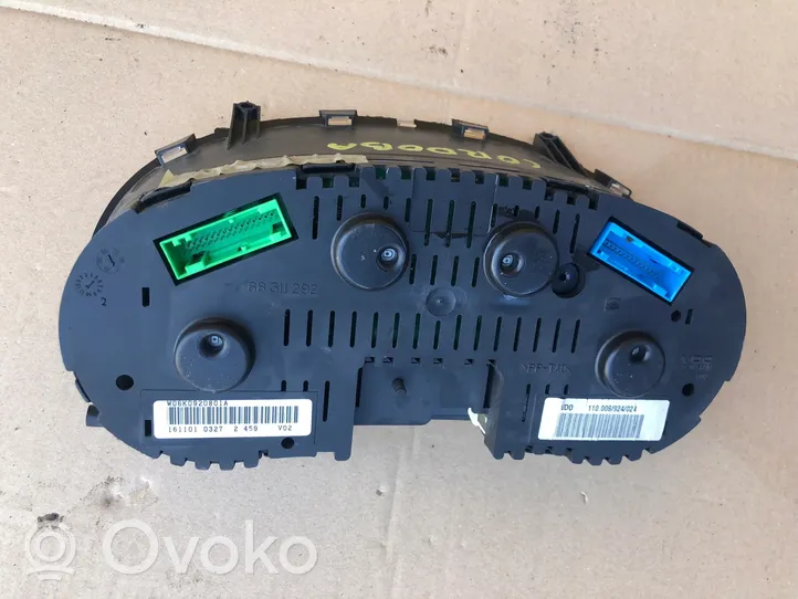 Volkswagen PASSAT B5 Speedometer (instrument cluster) W06K0920801A