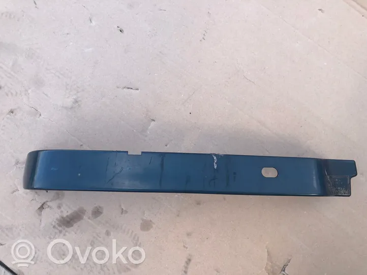 Volvo 850 Moulure sous phares 6817036