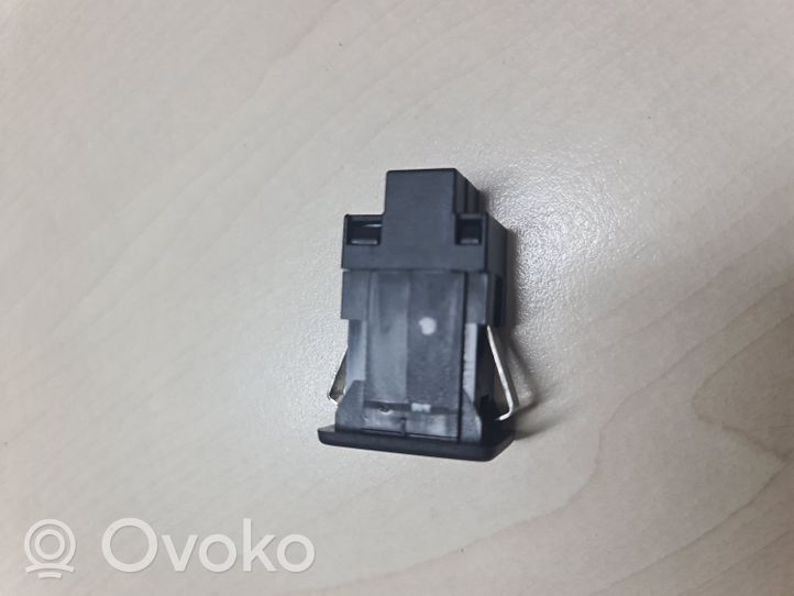 Volkswagen Touran I Enchufe conector entrada auxiliar 