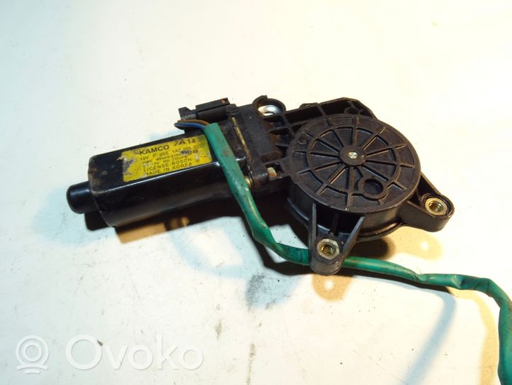 Hyundai Coupe Moteur de lève-vitre de porte avant 8246027000