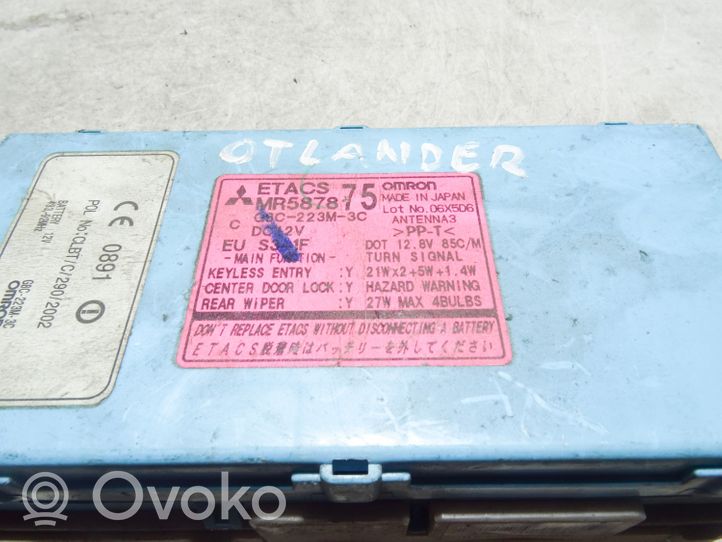 Mitsubishi Outlander Ramka / Moduł bezpieczników G8C223M3C
