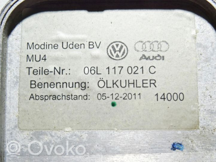 Audi A5 8T 8F Supporto di montaggio del filtro dell’olio 06L117021C