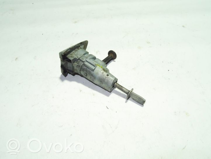 Volkswagen PASSAT B7 Front door lock (next to the handle) 3C0837167B