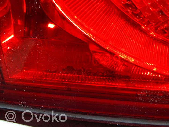 Infiniti Q50 Lampy tylnej klapy bagażnika W0698