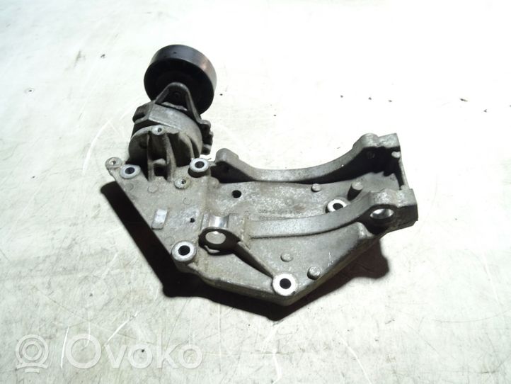 Volvo C30 Soporte del alternador 9682367380