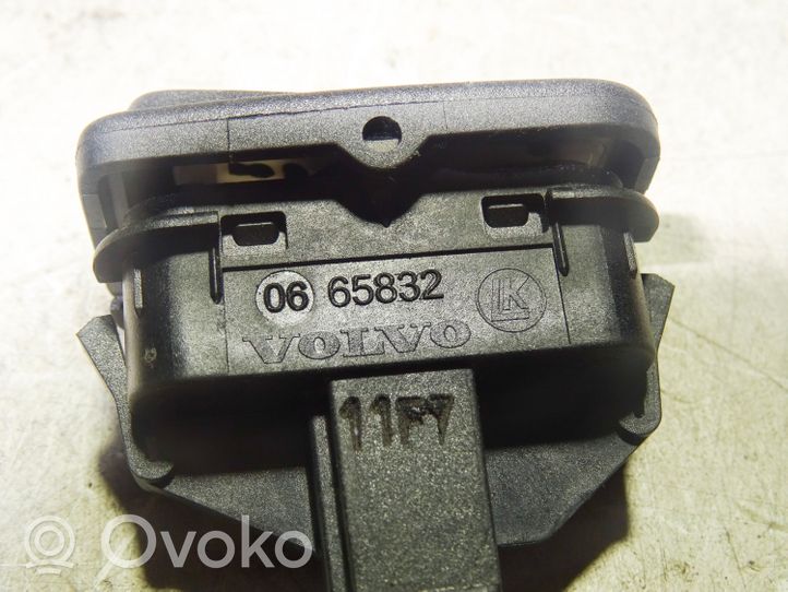 Volvo C30 Keskuslukituksen kytkin 65832