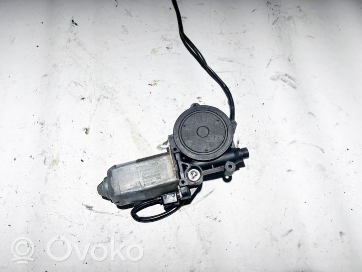 BMW 8 E31 Rear door window regulator motor 0130821273