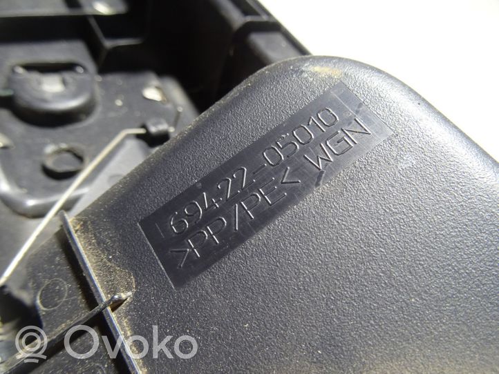 Toyota Avensis T270 Bagažinės slenksčio apdaila 6942205010