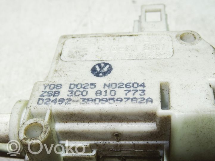 Volkswagen PASSAT B6 Tapa sellante del depósito de combustible 3C0810773