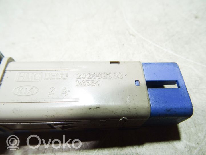 Hyundai Santa Fe Seat heating switch 202002962