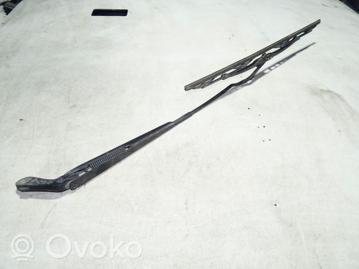 Chrysler Voyager Front wiper blade arm 4717364B